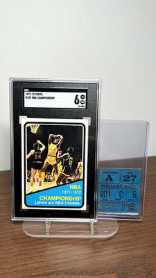 KARTE + TICKET AUS DEM GLEICHEN 1971 LA Lakers vs NY Knicks Finals! Topps Karte