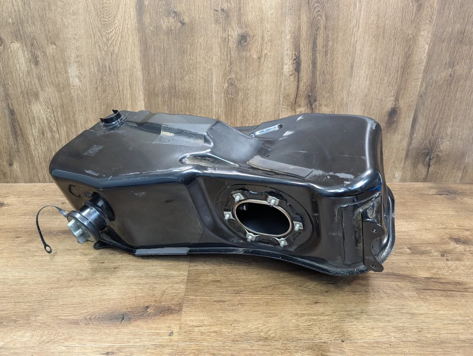 Оригинальный бензобак Honda Goldwing GL1500 1988-2000 годов выпуска - Изображение 4 из 4