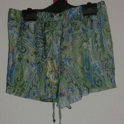 Short Zara Imprimé Fleurs Vert Soyeux Style Loose - Taille M Occasion Très Bon état
