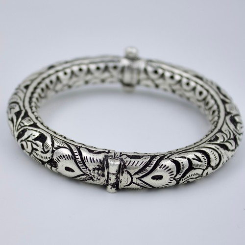 Vintage Indian Tribal Chitai Kada Hinged Bangle in Sterling Silver Size 7 Inches - Picture 5 of 9