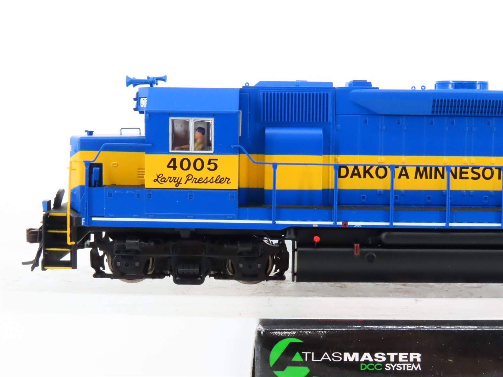 HO Scale Atlas Master 9743 DME Dakota Minnesota & Eastern GP40 Diesel Loco #4005