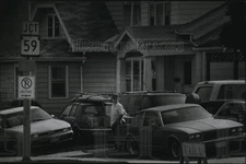 1989 Press Photo West Allis homeowner Richard Schleicher tends parking lot