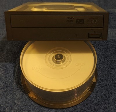 Sony Optiarc AD-7260S CD/DVD Brenner plus 25 DVD Rohlinge *** GETESTET ***