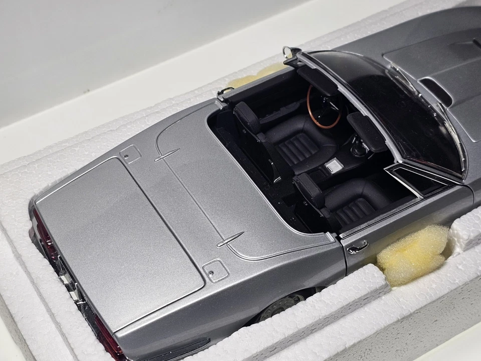 Coche modelo diecast Minichamps 1:18 Maserati Ghibli Spider 1970 Foto 3 de 4