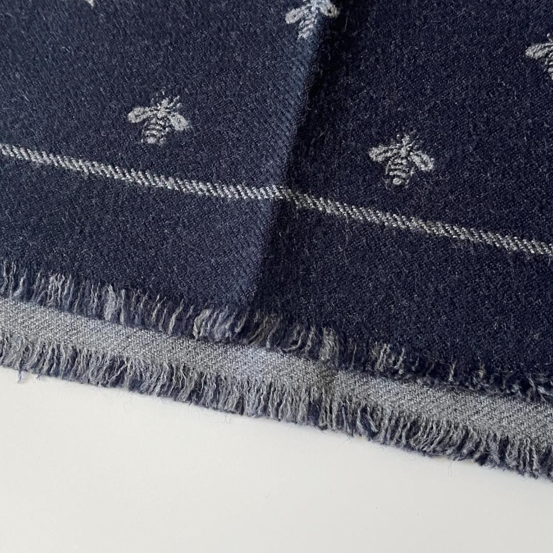 Extreme Gucci Star Bee Pattern Reversible Muffler - image 7