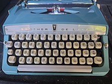 BROTHER DE LUX AQUA BLUE PORTABLE 1960 TYPEWRITER PRISTINE CONDITION thumbnail