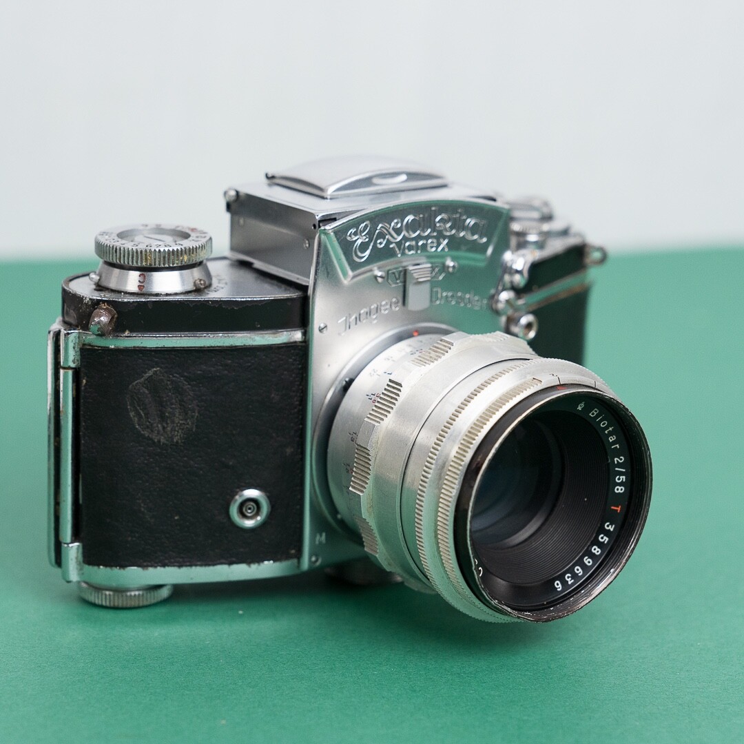 Carl Zeiss 58mm f2 Biotar. Exakta Varex 35mm Waist level