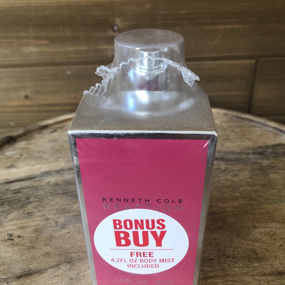 Perfume para mujer Reaction for Her de Kenneth Cole 30 ml + Body Mist 122 ML/4,2 fl Foto 2 de 4