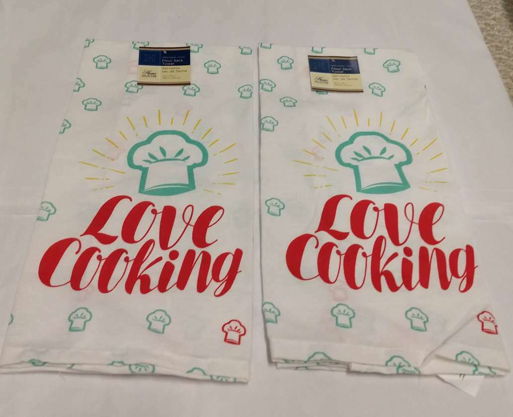 Set of 2 100% Cotton Flour Sack Kitchen Towels Red Pot &ldquo;Love cooking&rdquo;