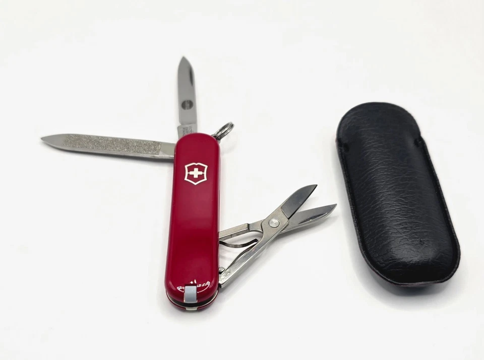 Victorinox Clásico Rojo - Modelo Antiguo con Punta de Uñas - Grabado - Leer Descripción Foto 2 de 4