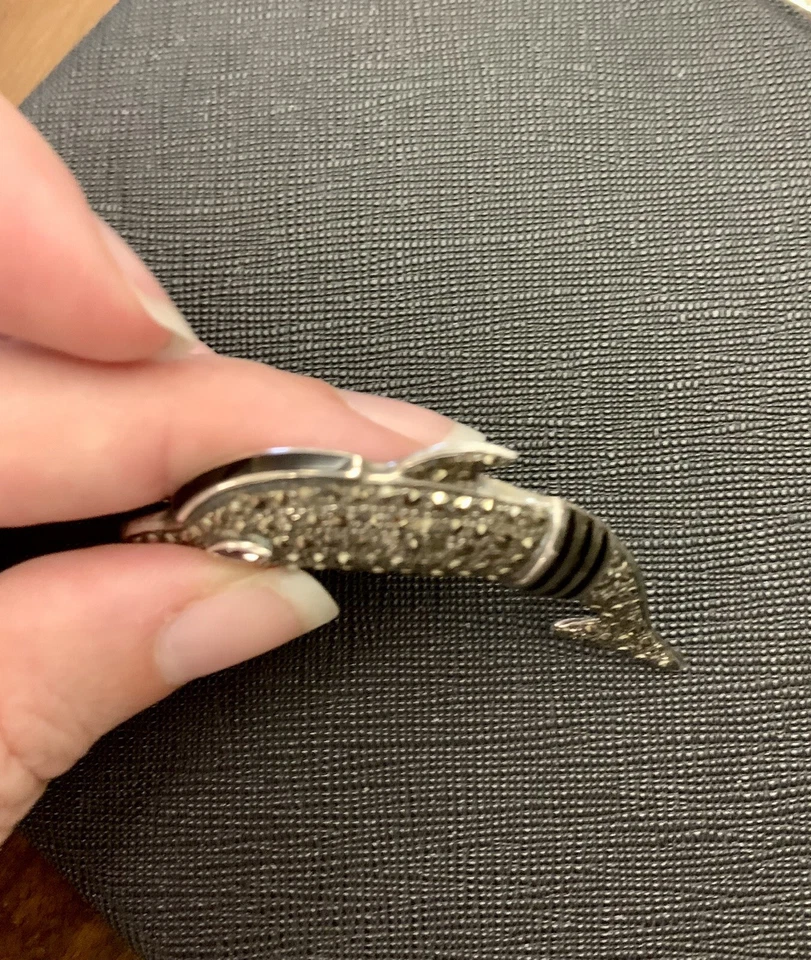 Spilla Anni 70 Delfino in argento con Rubini - Immagine 3 di 4