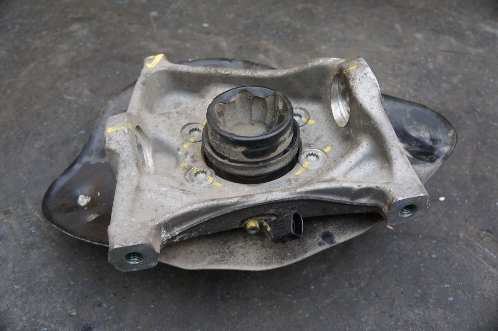 Front Right Spindle Knuckle Hub 420407246G OEM Lamborghini Gallardo 2012 *Note
