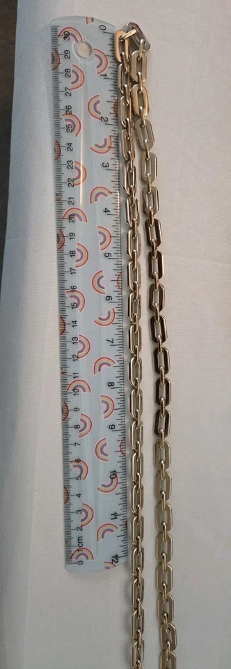 Venta inmobiliaria - Collar de eslabones rectangulares de latón dorado 36" clásico de Monet Foto 2 de 3