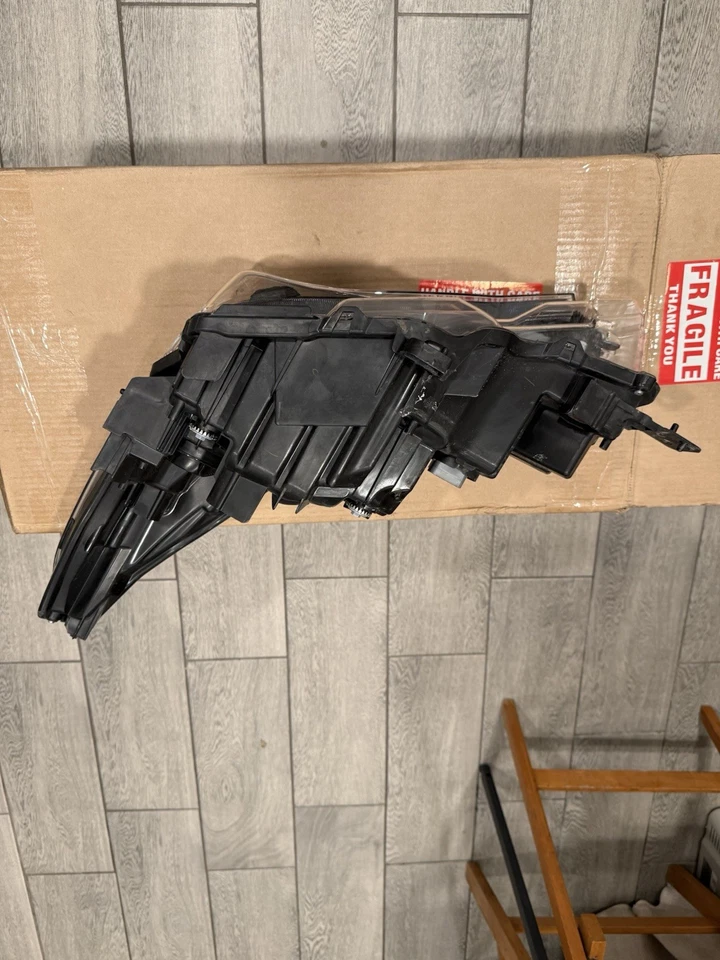 Faro pasajero derecho Subaru Crosstrek 2024 OEM LED lente agrietada genuino OEM Foto 4 de 4