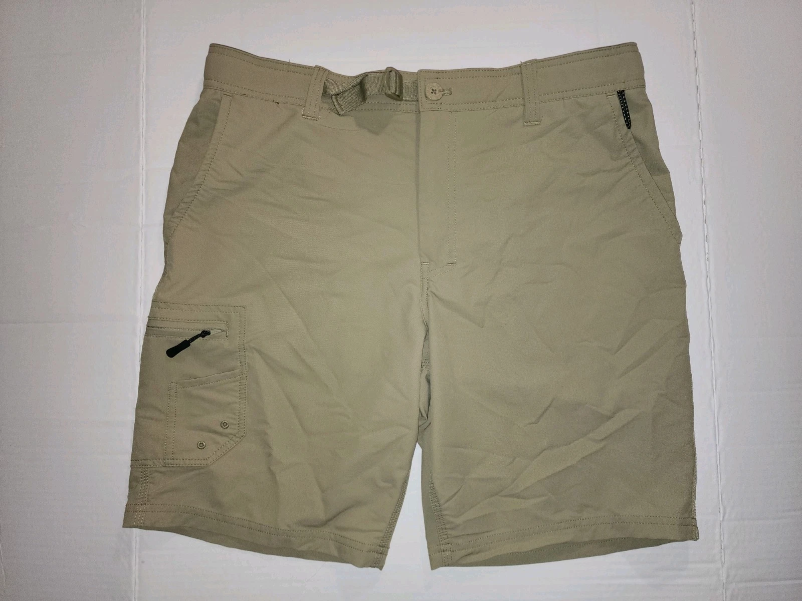 Men's Real Tree Cargo Shorts, size Medium (32/34) Tan, hiking and fishing shorts