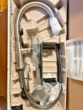 NEW Delta Single Handle Pull Down Kitchen Faucet Arctic Stainless 9179-AR-DST