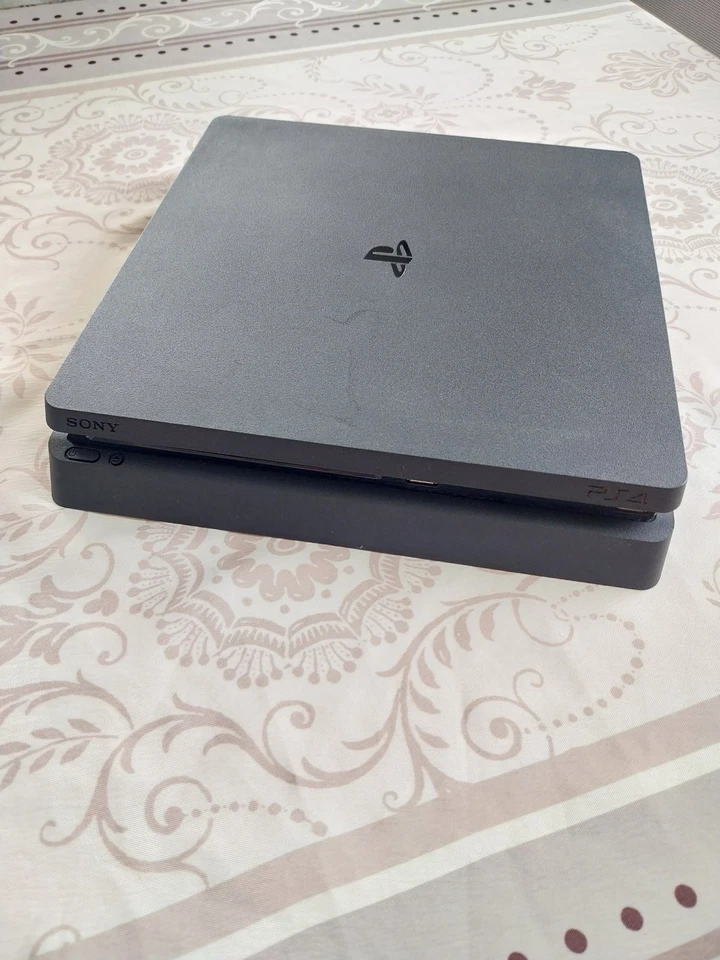 Sony PlayStation 4 Slim, photo 4 sur 5