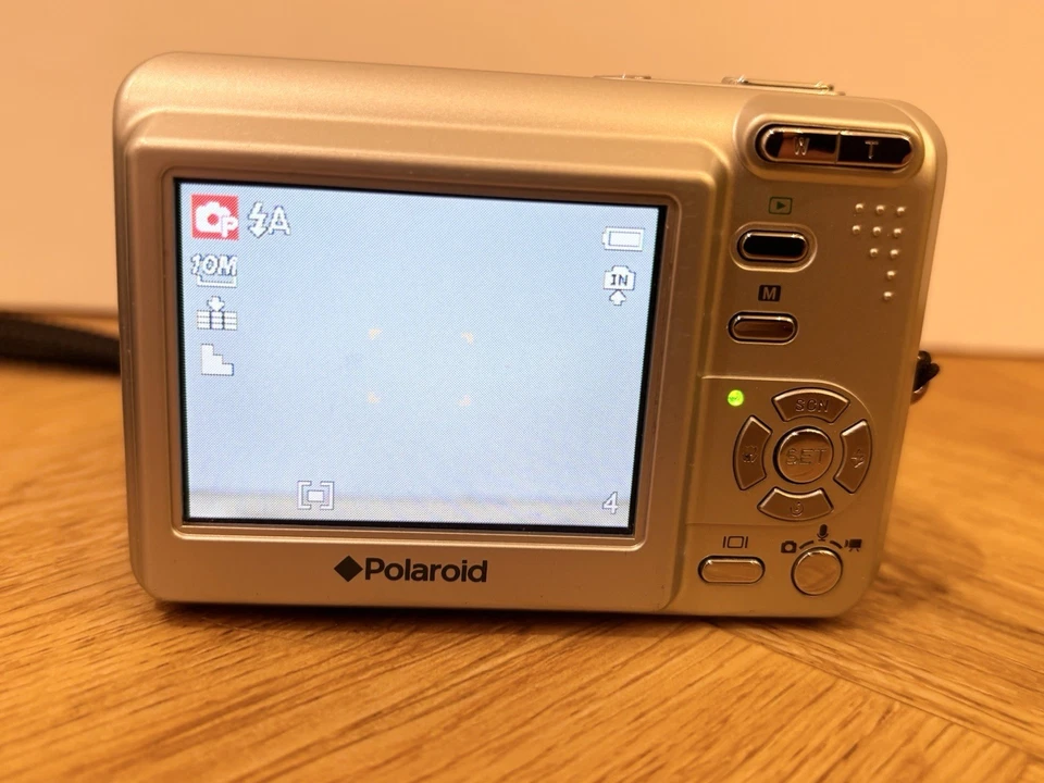 Polaroid Digital Camera i1032 10.0MP Silver Tested With Case. - Image 3 of 4