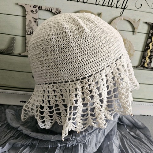 Antike handgefertigte gehäkelte weiße Damen Cloche Mütze - Bild 1 von 8