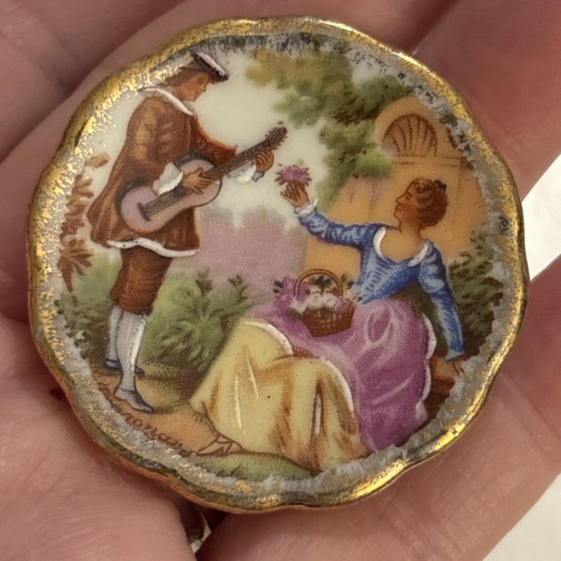 BEAUTIFUL OLD VINTAGE MINIATURE 1 3/4" LIMOGE COURTING COUPLE