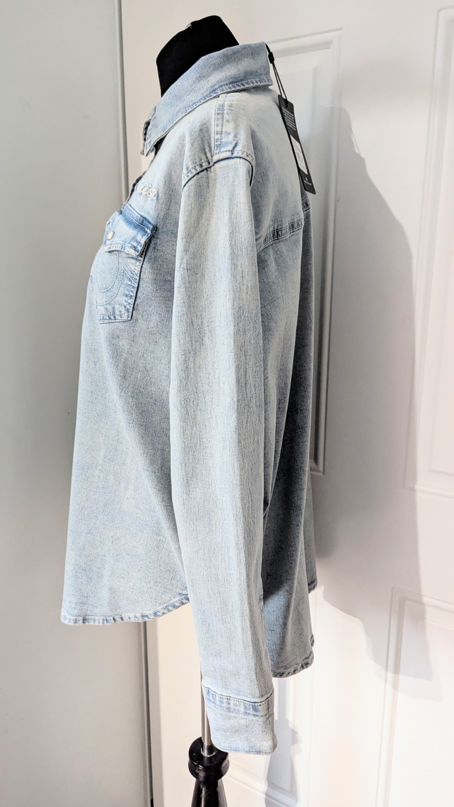 True Religion Georgia Light Denim Top Size XL NWT Long Sleeve Snap Pockets Women thumbnail 7
