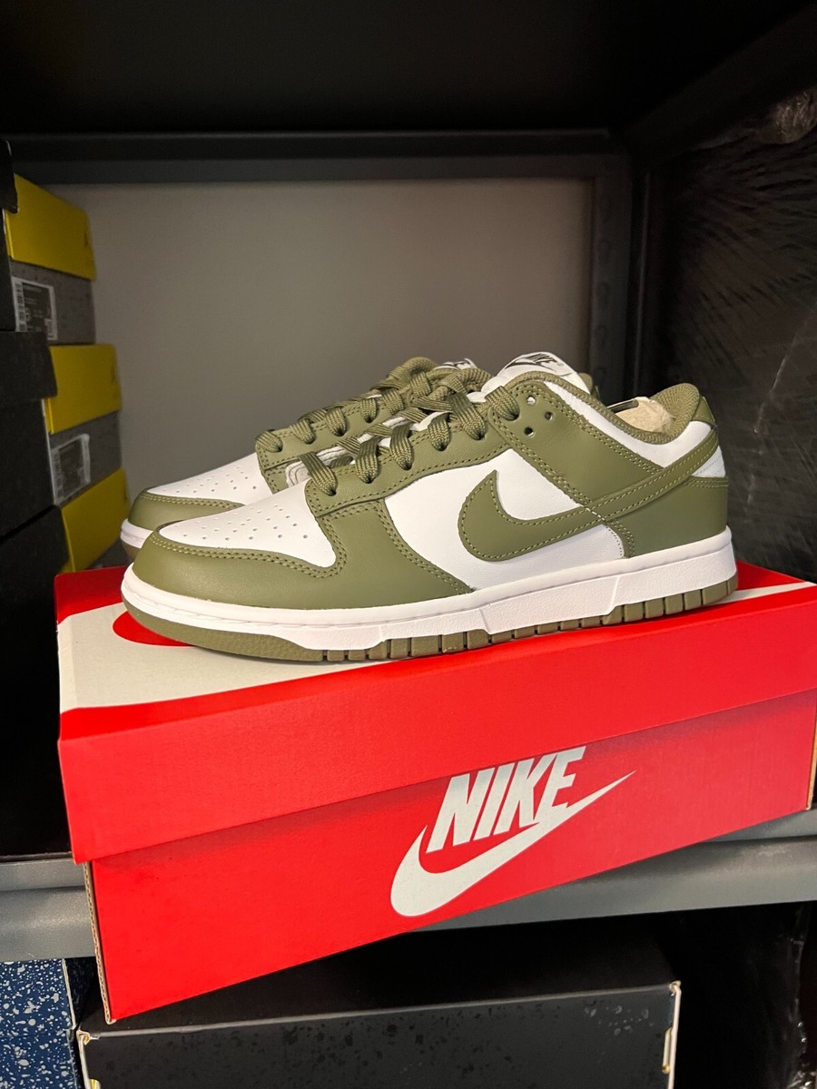 靴 Nike Women's Dunk Low \"Medium Olive\" Nike Dunk Low Women's Shoes. Nike.com