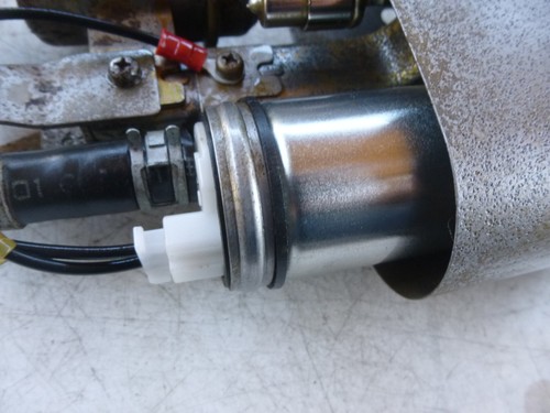 Suzuki GSXR 750 SRAD EFI Injection Fuel Petrol Gas Pump With Fuel Level Sensors - Picture 3 of 5