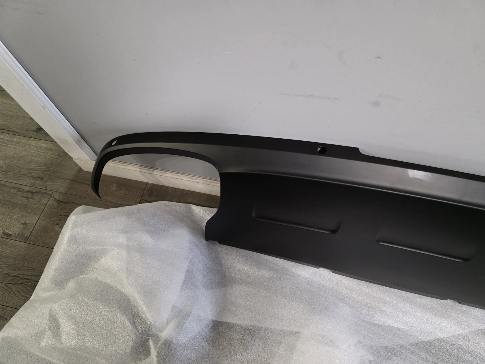 BENTLEY BENTAYGA REAR BUMPER DIFFUSER OEM 36A807521GRU