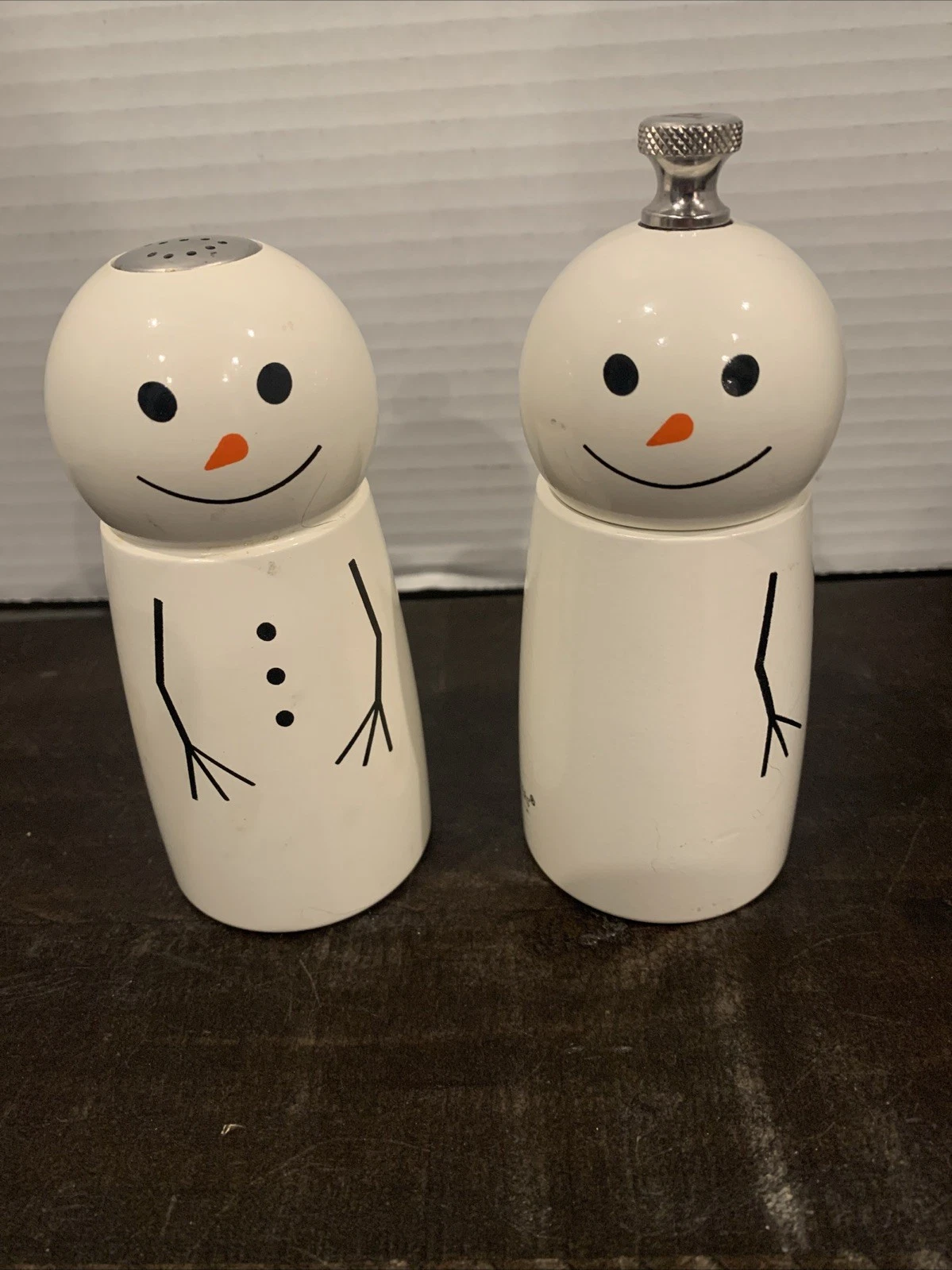 Williams Sonoma Fletchers Mill Pepper Grinder & Salt Shaker Snowman USA Unused
