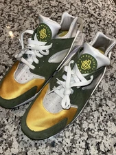 nike air huarache size 11.5 mens. Green, Gold, White