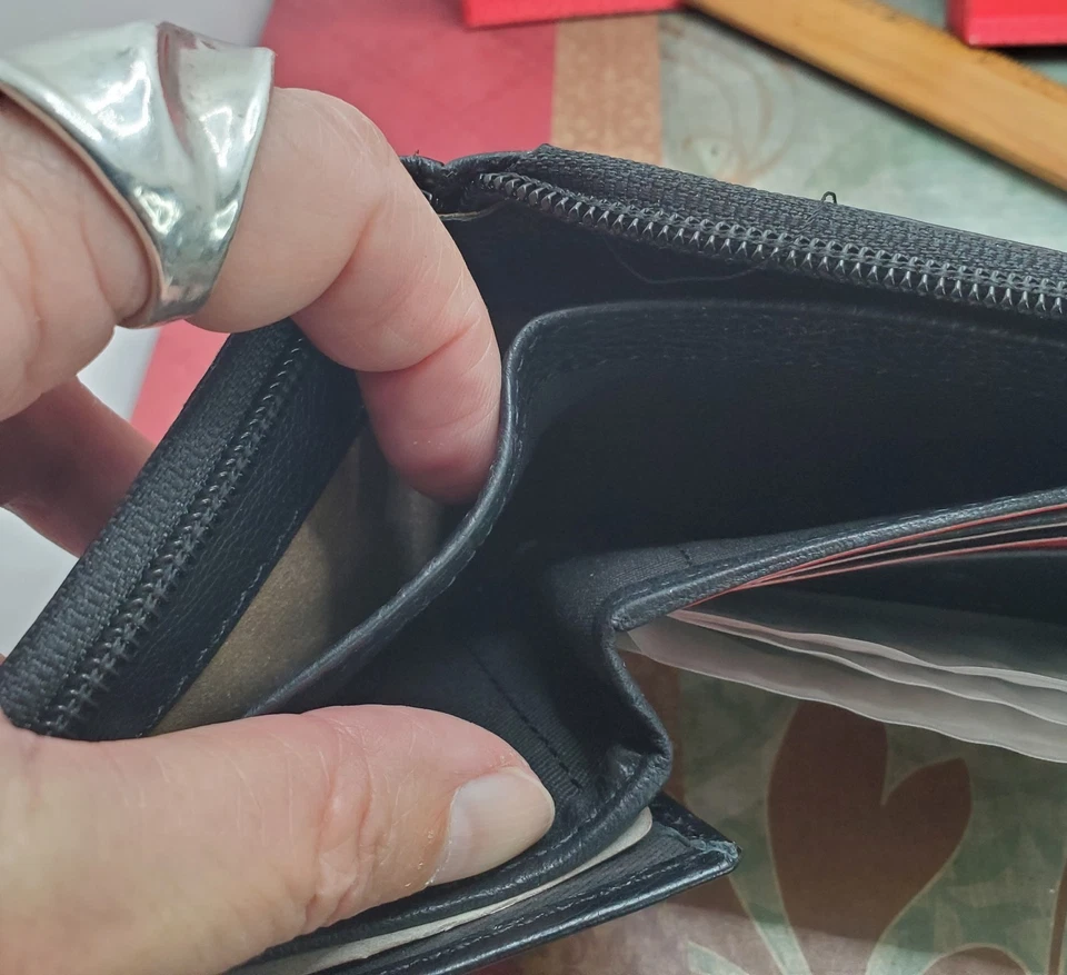 Swiss Marshall RFID Blocking Premium Leather Security Zippered Bifold Black  - Image 4 of 4