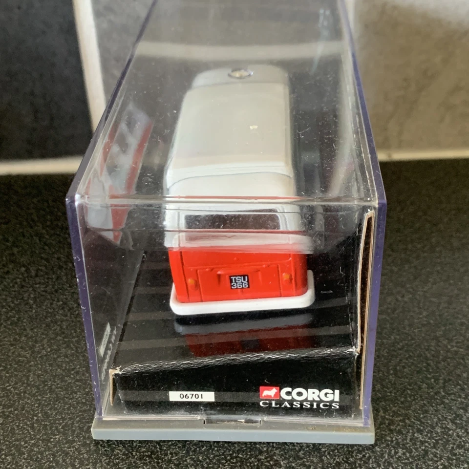 Corgi Classics 1/43 Scale Model Volkswagen VW Camper Van 06701 Cased - Image 2 of 4