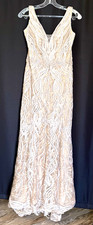 Montage-Mon Cheri V-Neck Sleeveless Trumpet Gown Size 10 All-Over Lace Metalic