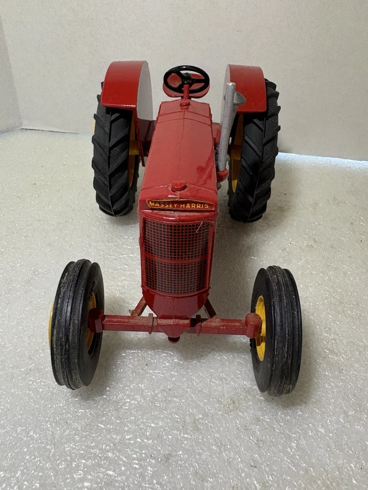 SpecCast Massey-Ferguson Pacemaker Tractor, Collector Series II Diecast 1/16 USA - Image 3 of 4
