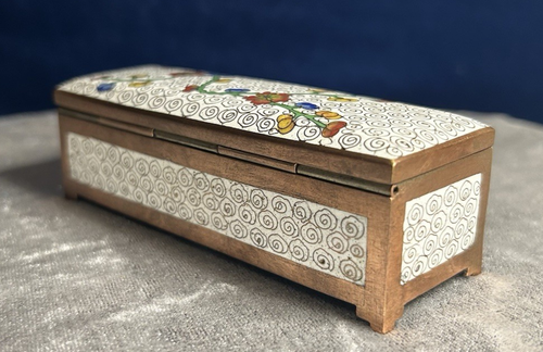 ANTIQUE CHINESE CLOISONNE ENAMEL WHITE LIDDED STAMP BOX 4.25 X 1.4 INCHES - Picture 3 of 12