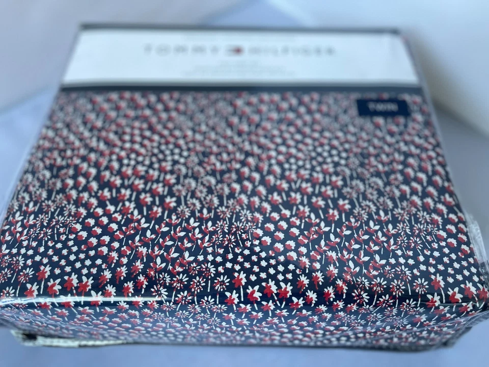 Tommy Hilfiger Black  Iris Field Flower  Sheet Set - Image 3 of 4