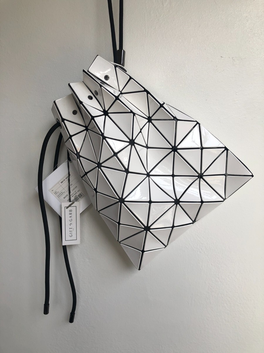 ショルダーバッグ・ポシェット ISSEY MIYAKE Bao Bao W-Ring Matte Bucket Bag BB56 AG561 18 WRING MATTE – ISSEY MIYAKE ONLINE STORE