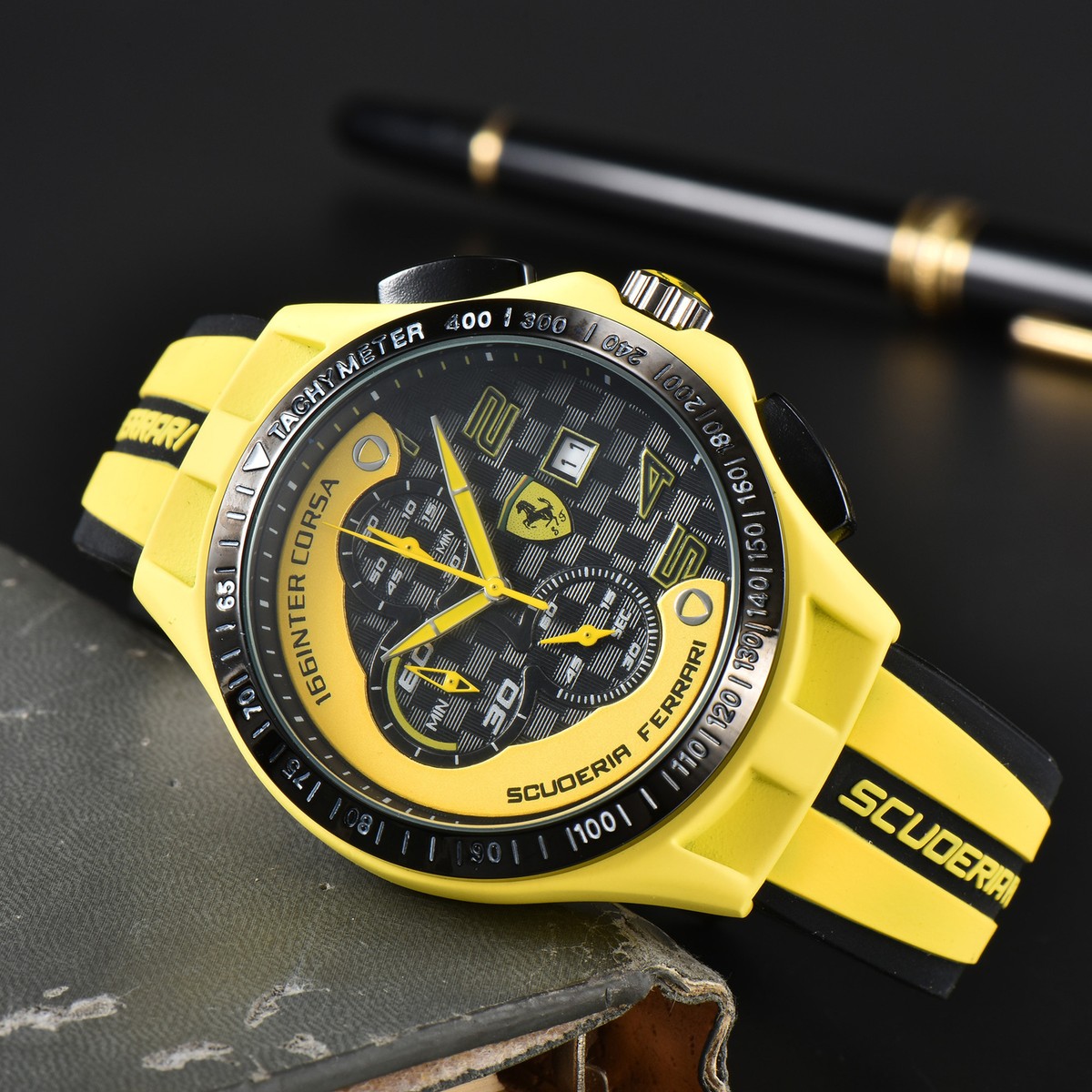 Men's Formula 1 Scuderia Ferrari 44mm Luxury Chronograph Red
