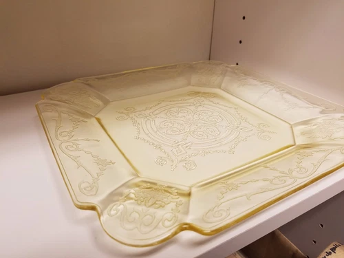 Indiana Glass Lorain Flower Basket Yellow Dinner Plate 10 1/4 Inch