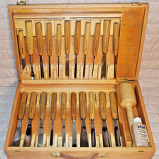 PFEIL 25 PIECE WOOD CARVING SET IN WOOD BOX CHISELS GOUGE MALLET ARKASAS STONES