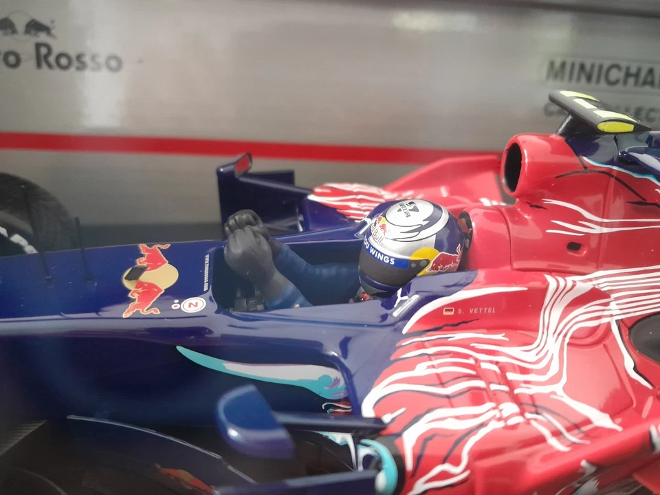 Minichamps 1:18 TORO ROSSO STR3 2008 "GP ITALY" 1. Win Sebastian Vettel NEU!!! - Bild 4 von 4