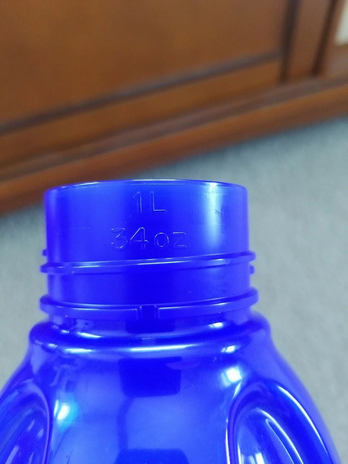 New Tupperware Eco Water Bottle 1L 36OZ with Flip Top Pour Seal Electric  Blue