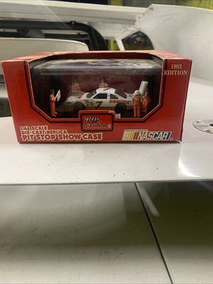 1/24 Racing Champions 1992 Pitstop Showcase #7 Hooters A. Kulwicki Ford