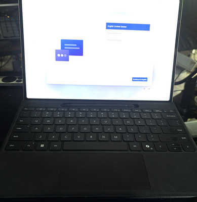 Microsoft Surface Pro 11 CoPilot+ OLED Snapdragon X Elite - 16GB / 2TB - Bundle