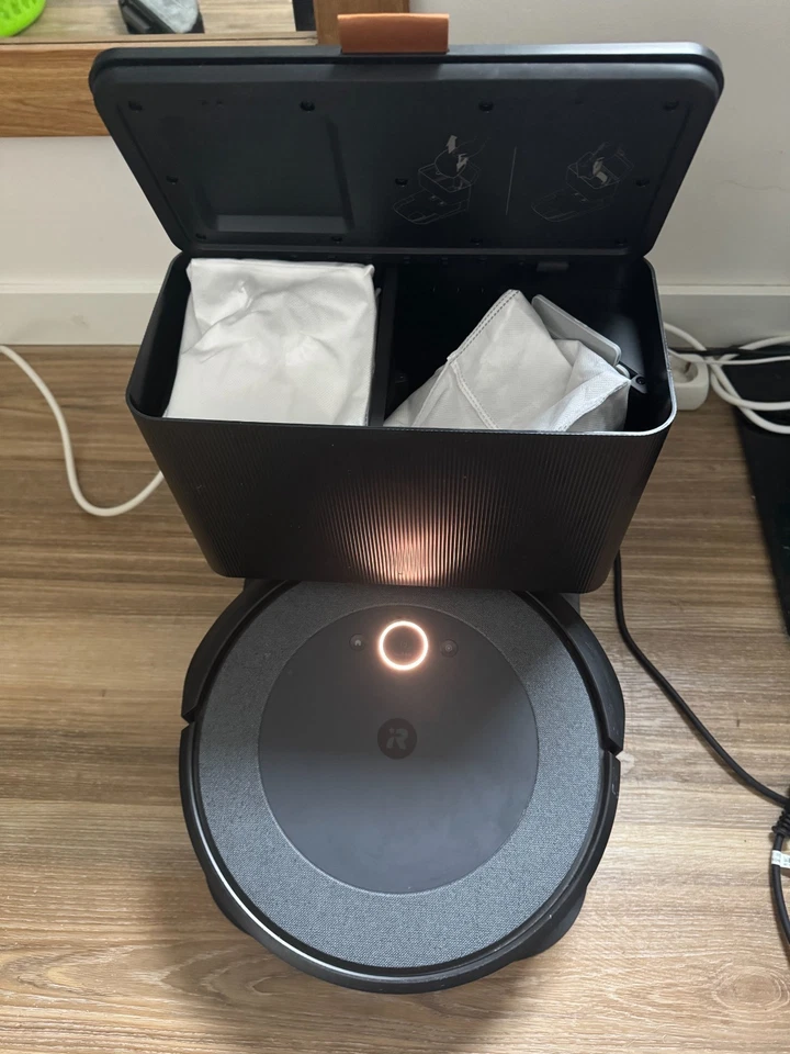 iRobot Roomba Combo i5+ Saug- und Wischroboter mit autom. Absaugstation OVP - Bild 2 von 4