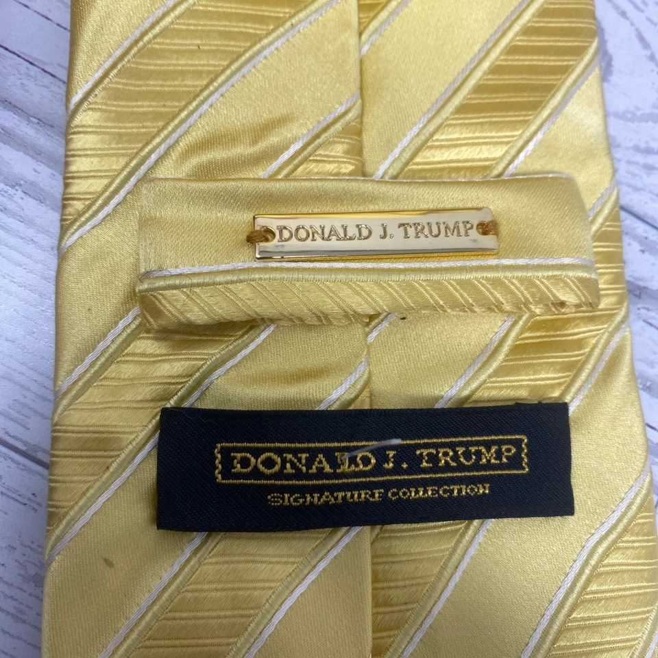 Corbata de seda a rayas amarillas Donald J Trump Signature Collection para hombre Foto 3 de 3