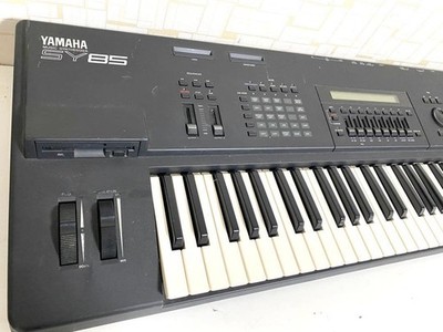 Yamaha SY85 Music Synthesizer Keyboard With SKB Case for sale