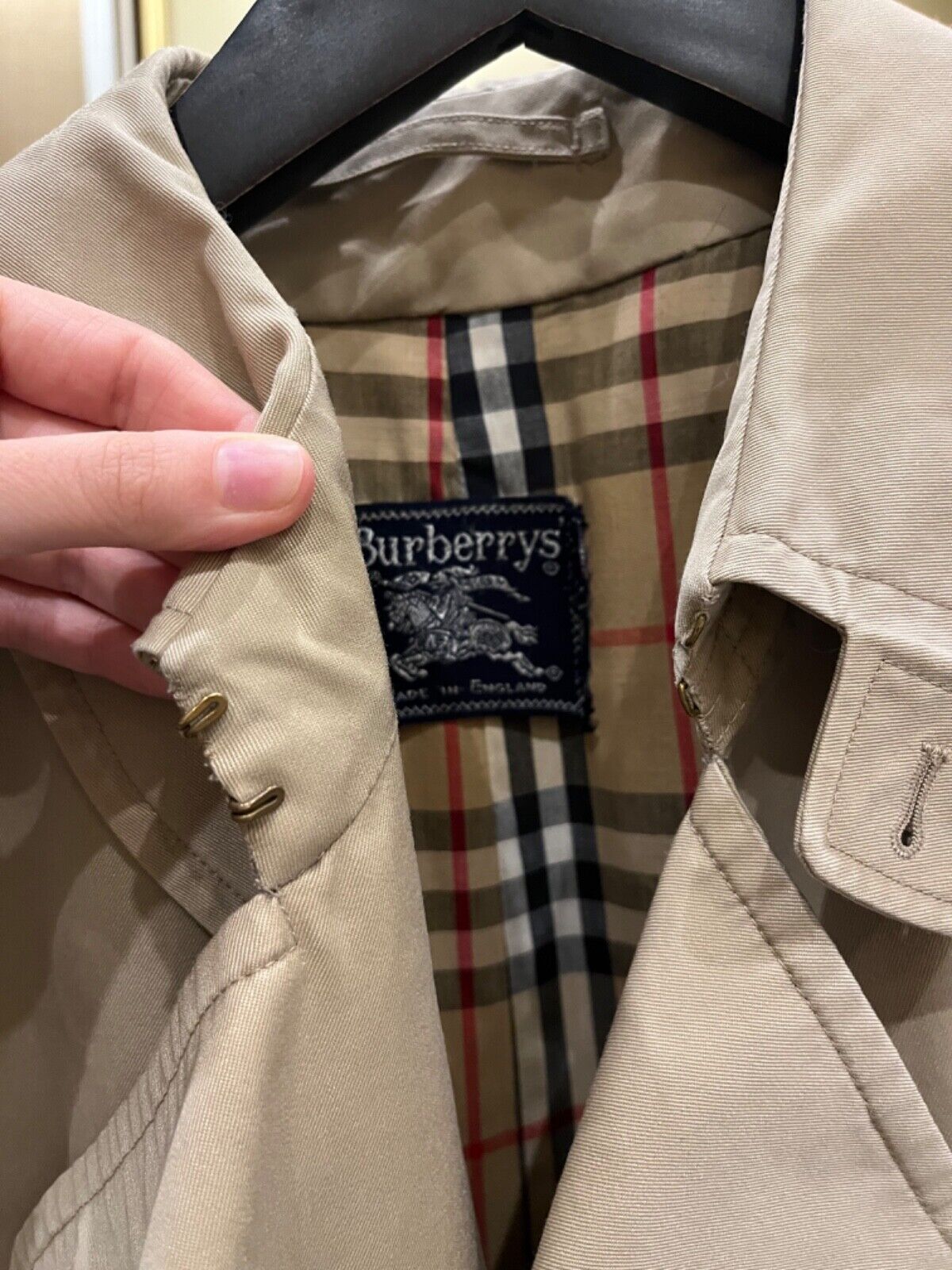 Conheça a Burberry - a icônica marca de luxo britânica do trench coat -  Etiqueta Unica