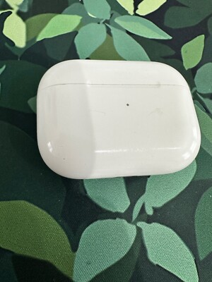 Somewhat Working Apple AirPods Pro with MagSafe Wireless Charging Case - White