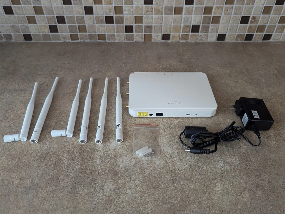 ENGENIUS WIRELESS AC 1750 INDOOR ACCESS POINT/BRIDGE ECB1750 W/ POWER CORD O2-60 - Image 2 of 4